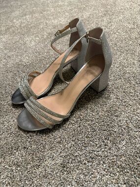 I. Miller brand sz 8 - Sparkling Silver Block Heel w/ Ankle Strap - worn once